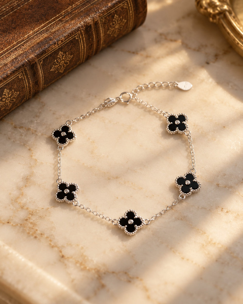 Four Leaf Clover Silver with Stones Bracelet - ảnh bối cảnh