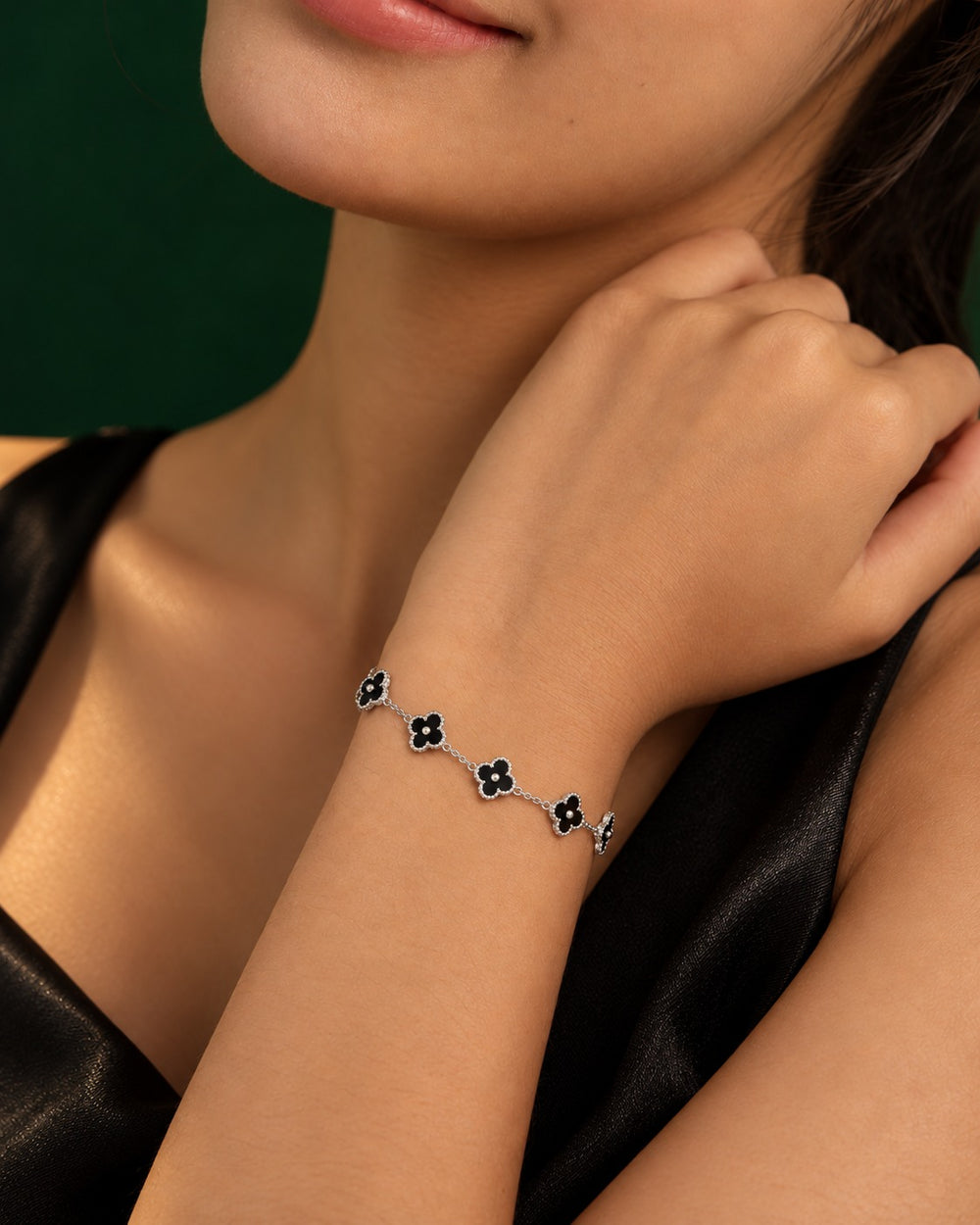 Four Leaf Clover Silver with Stones Bracelet - ảnh đeo