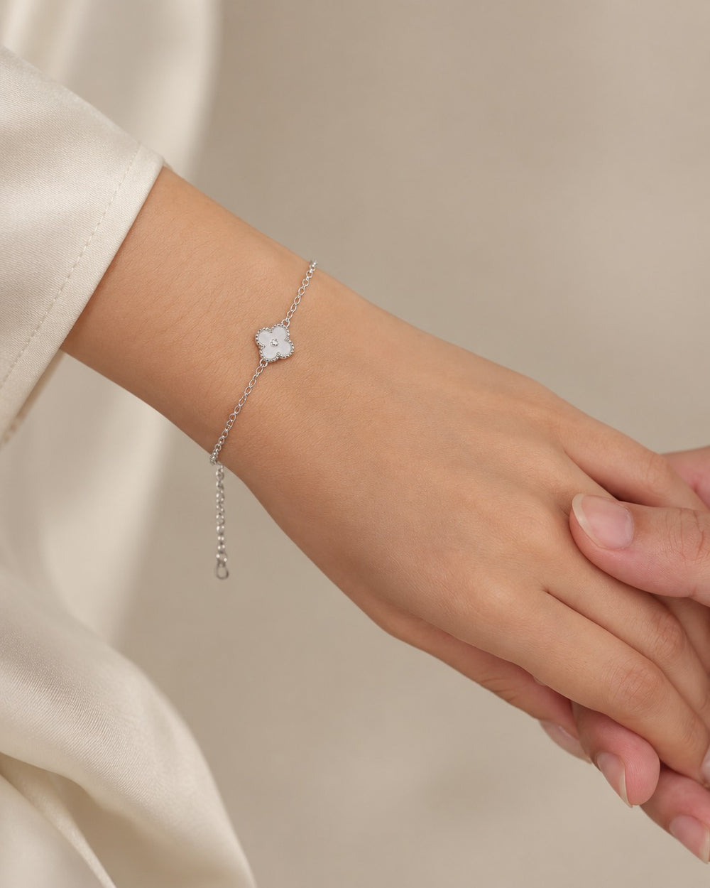 Lucky Four Leaf Bracelet Silver Jewelry Set - ảnh đeo