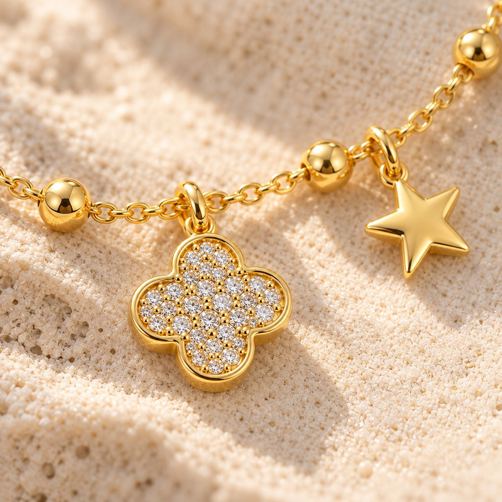 Lucky Four-Leaf Star Bracelet Gold - 2241GG - ảnh cận cỏ 4 lá đính đá