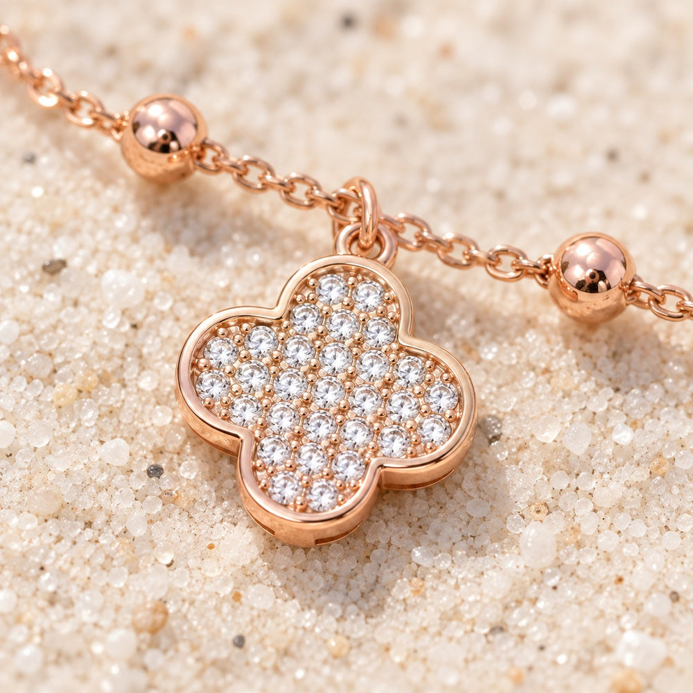 Lucky Four Leaf Star Bracelet Rose Gold - cận charm cỏ đá