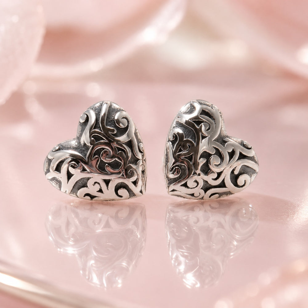 Silver Heart Shaped Earrings - ảnh cận