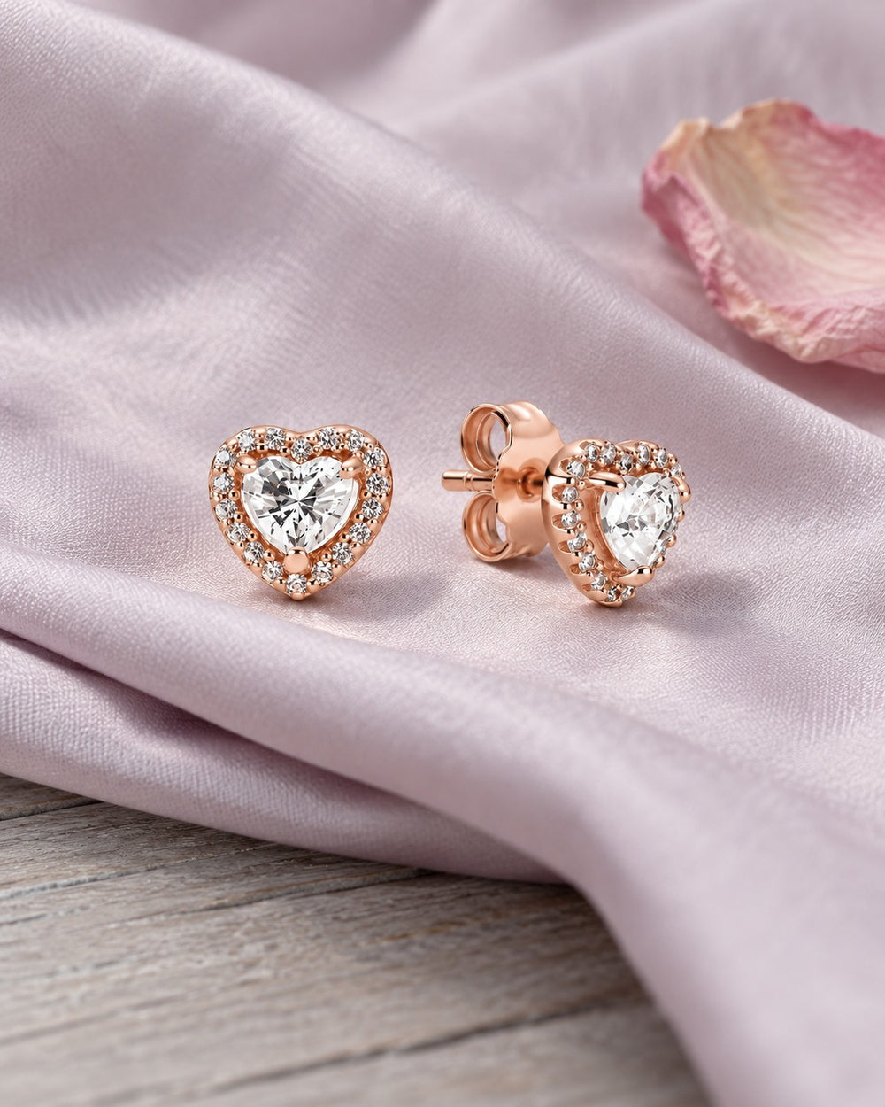 Bông tai Retro Heart vàng hồng - phối cảnh trên lụa tím nhạt