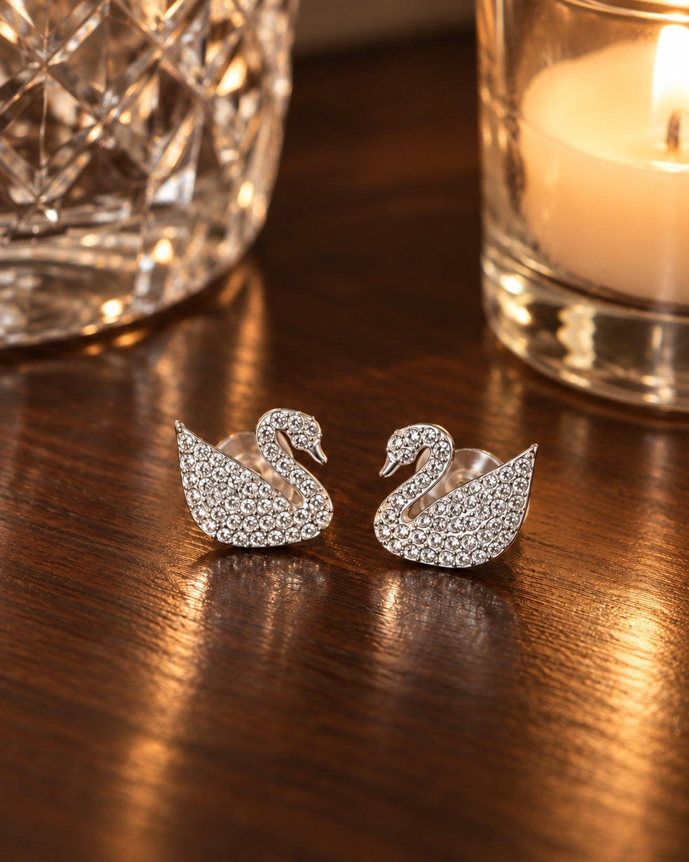 White Swan Pavé Stud Earrings Silver - ảnh bối cảnh