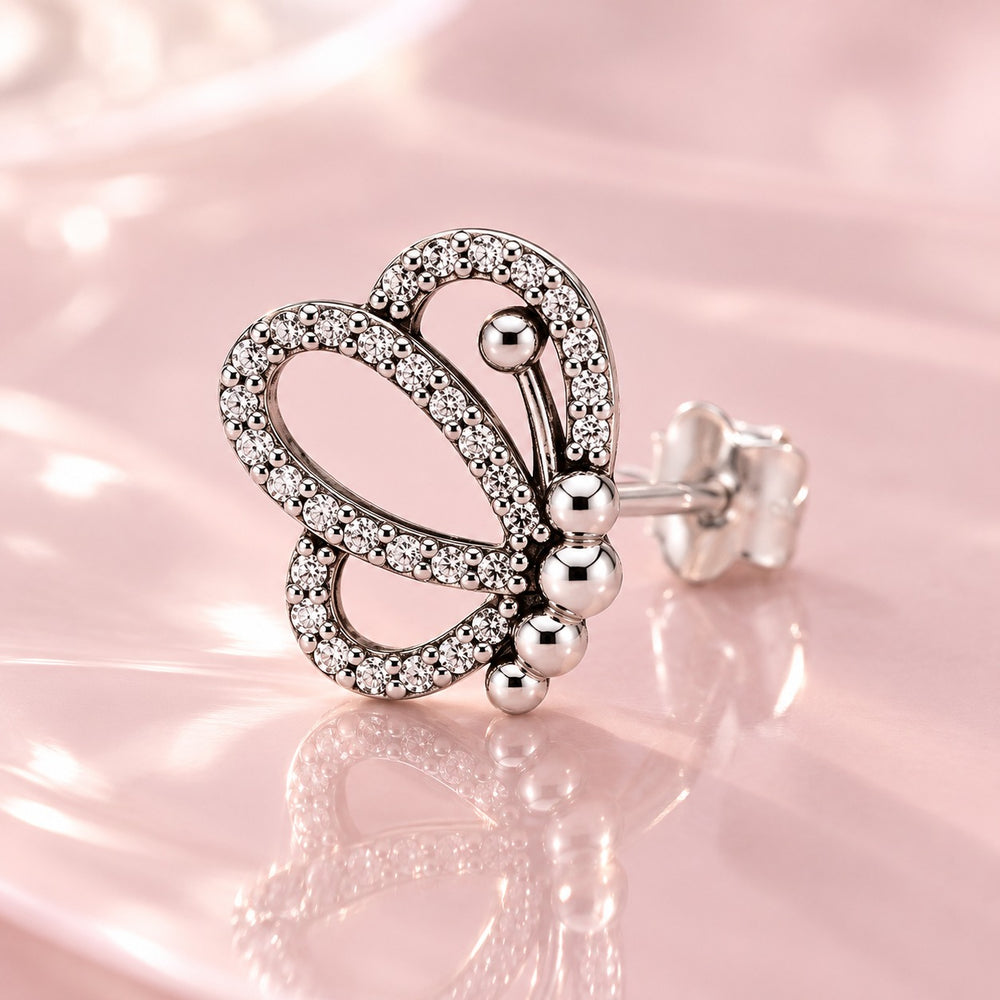 Bông tai bướm viền bạc - cận cảnh viền đá và thân bi