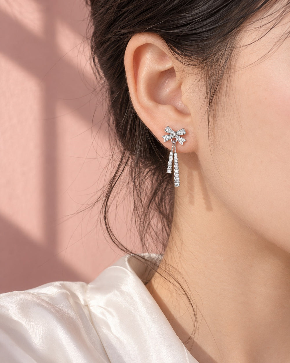 Elegant Bow Earrings - ảnh đeo