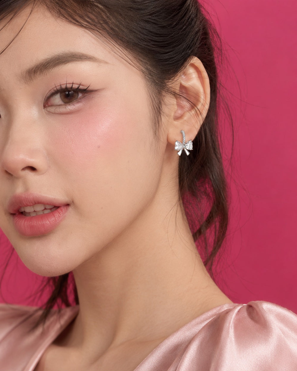 Innovative Bow Earrings Silver - ảnh đeo