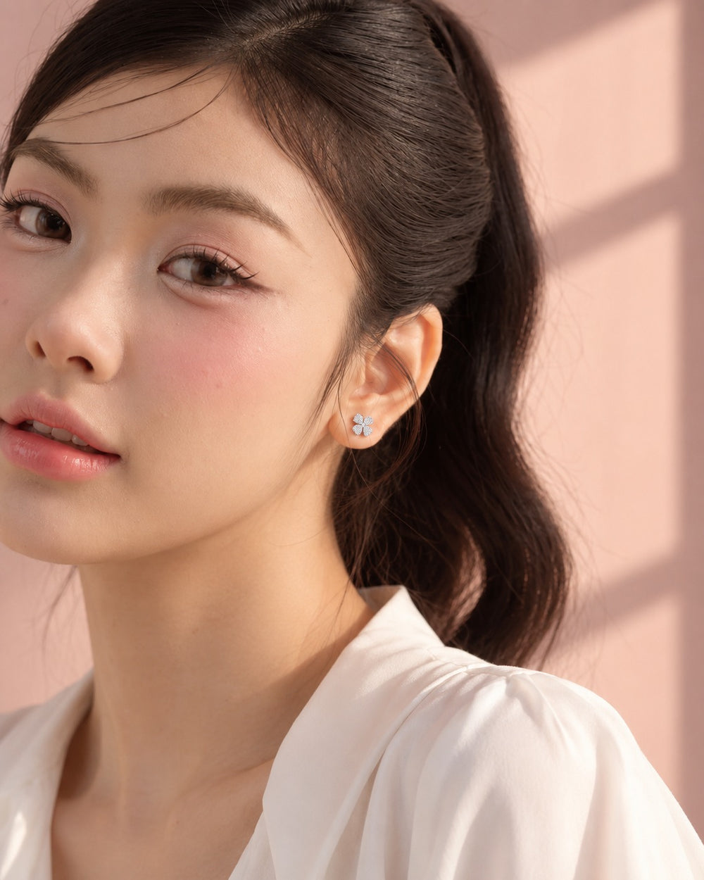 Heart Four Leaf Earrings Silver - ảnh đeo