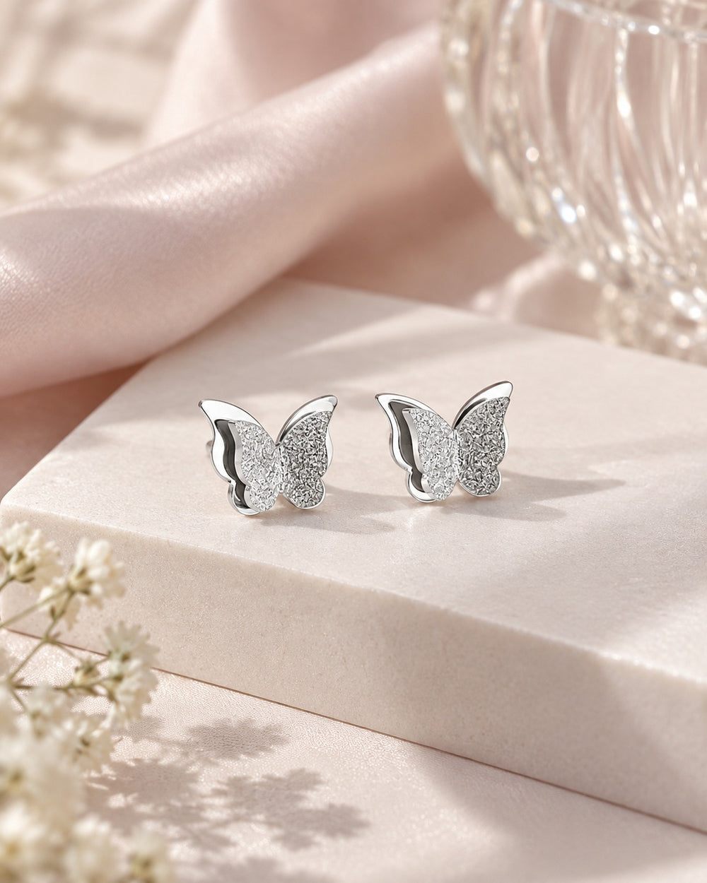 Charming Butterfly Earrings Silver - ảnh bối cảnh