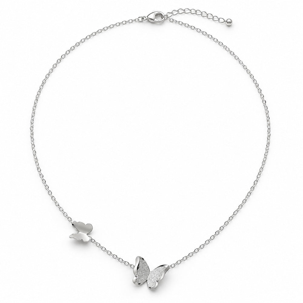 Dây chuyền Pave Butterfly bạc - hai bướm nhám và bóng, nền trắng