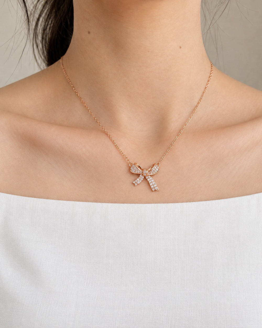 LAMY bow necklace rose gold - ảnh đeo