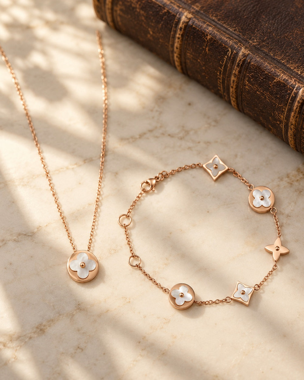 Lucky Leaves Jewelry Set Rose Gold - ảnh bối cảnh