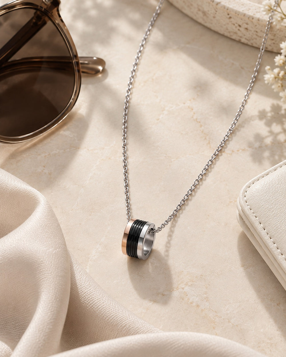 Lyz & Liam Blast Galaxy Necklace - ảnh bối cảnh