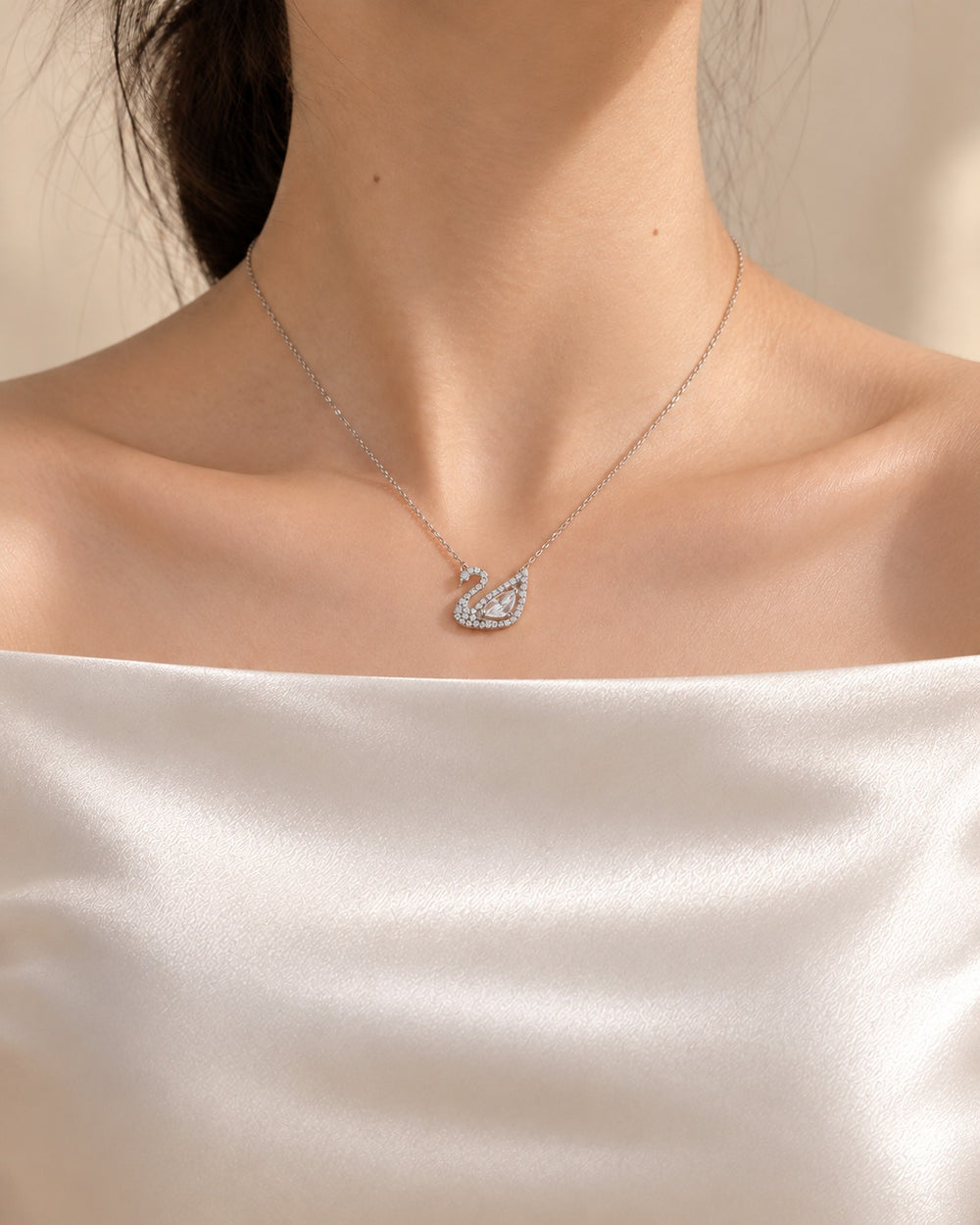 LAMY crystal swan necklace silver white - ảnh đeo
