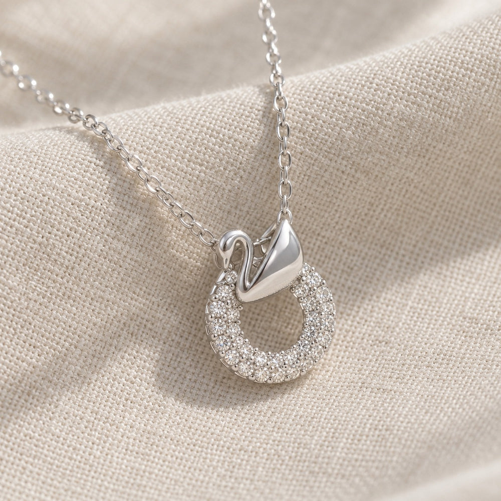 Swan Pendant Diamonds Necklace - ảnh cận