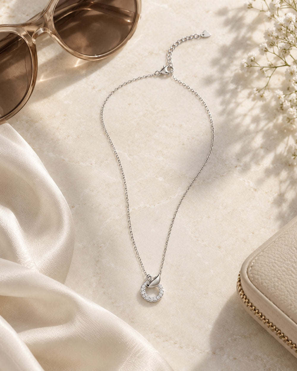 Swan Pendant Diamonds Necklace - ảnh bối cảnh