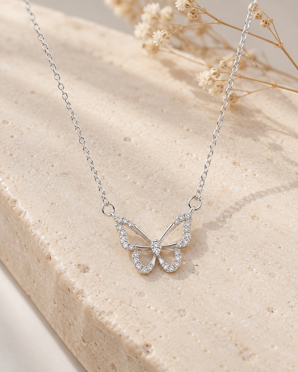 Dây chuyền Shiny Butterfly bạc - ảnh bối cảnh