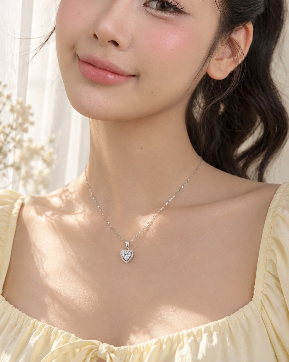 Guardian Heart Necklace Silver - ảnh đeo