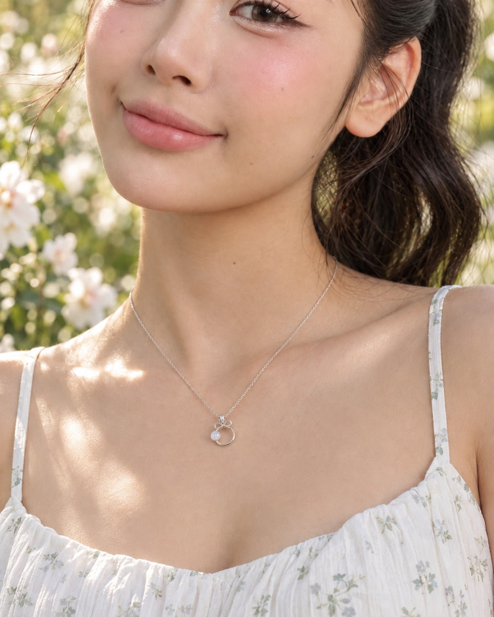 Crystal Moonstone Embellished Bow Necklace Silver - ảnh đeo