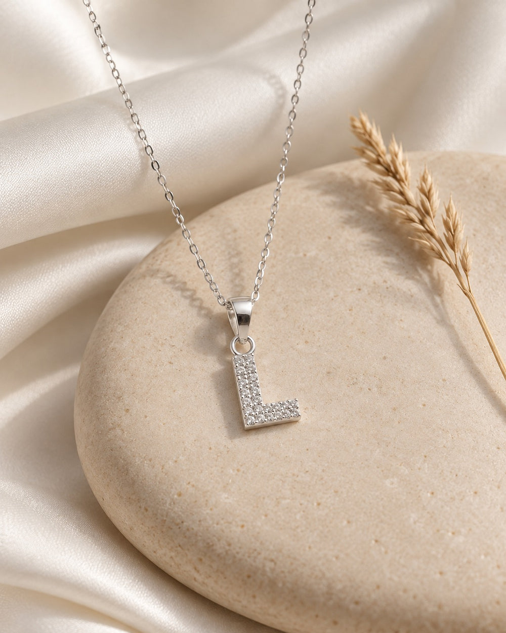 Sparkling Alphabet L Necklace Silver - ảnh phong cách