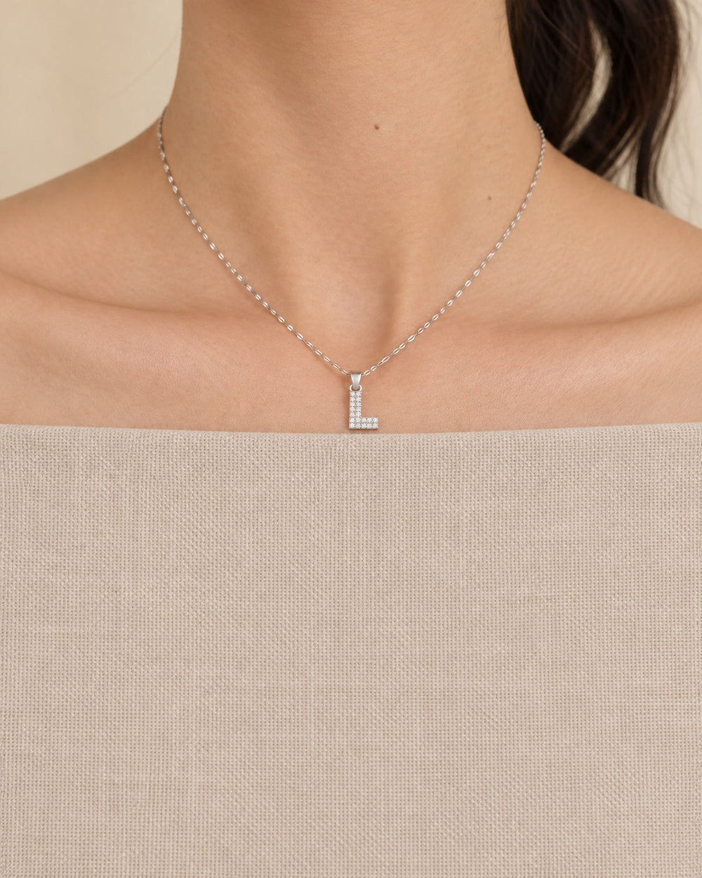 LAMY sparkling alphabet l necklace silver - ảnh đeo