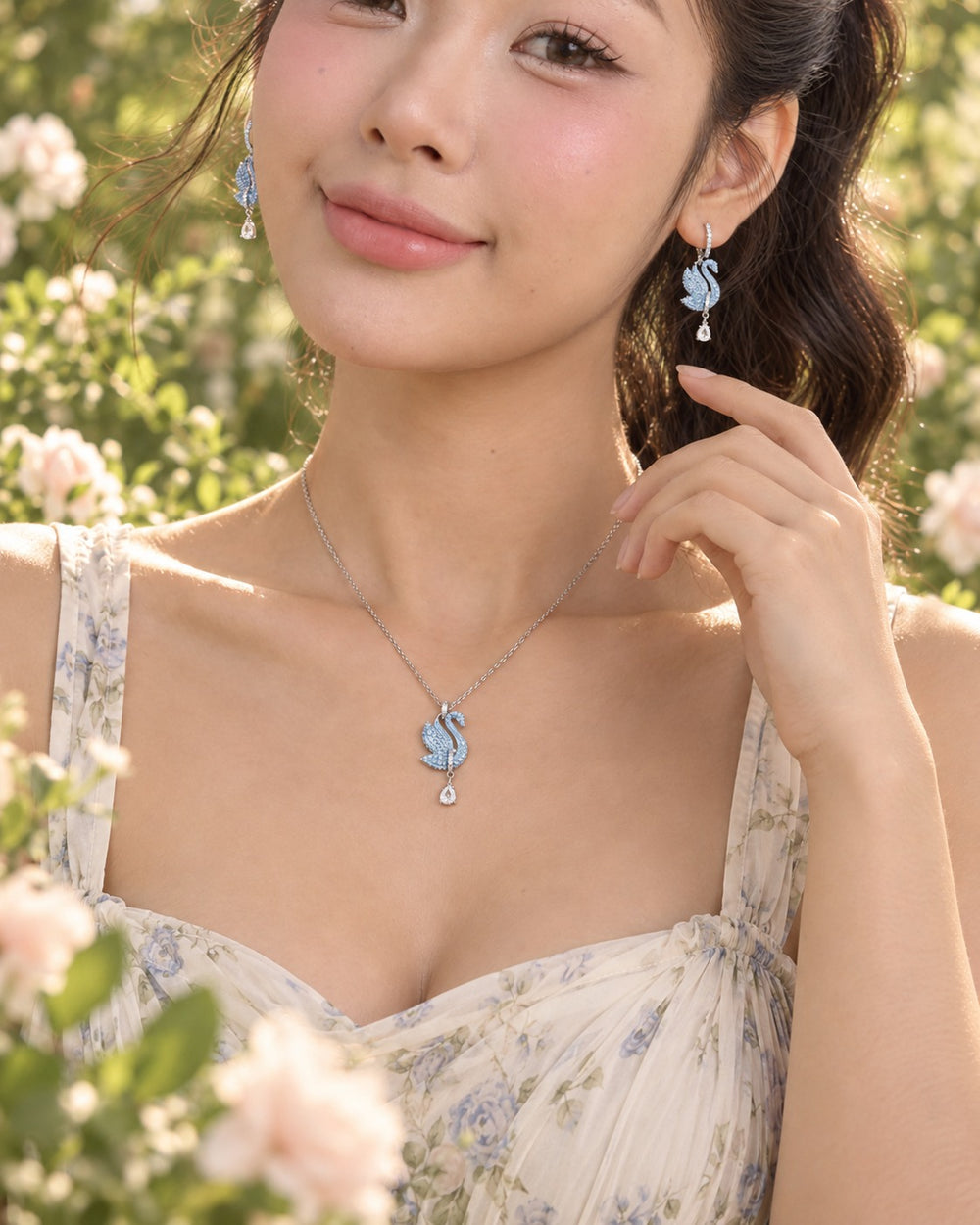 Iconic Swan Necklace & Earrings Set Blue - ảnh đeo