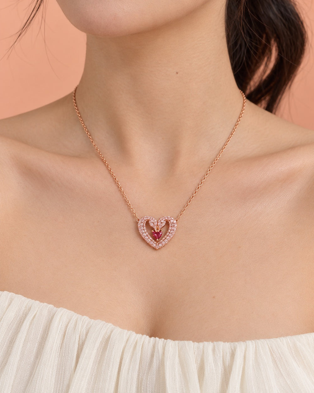 Dây chuyền trái tim Una vàng hồng 6191RG đeo trên cổ