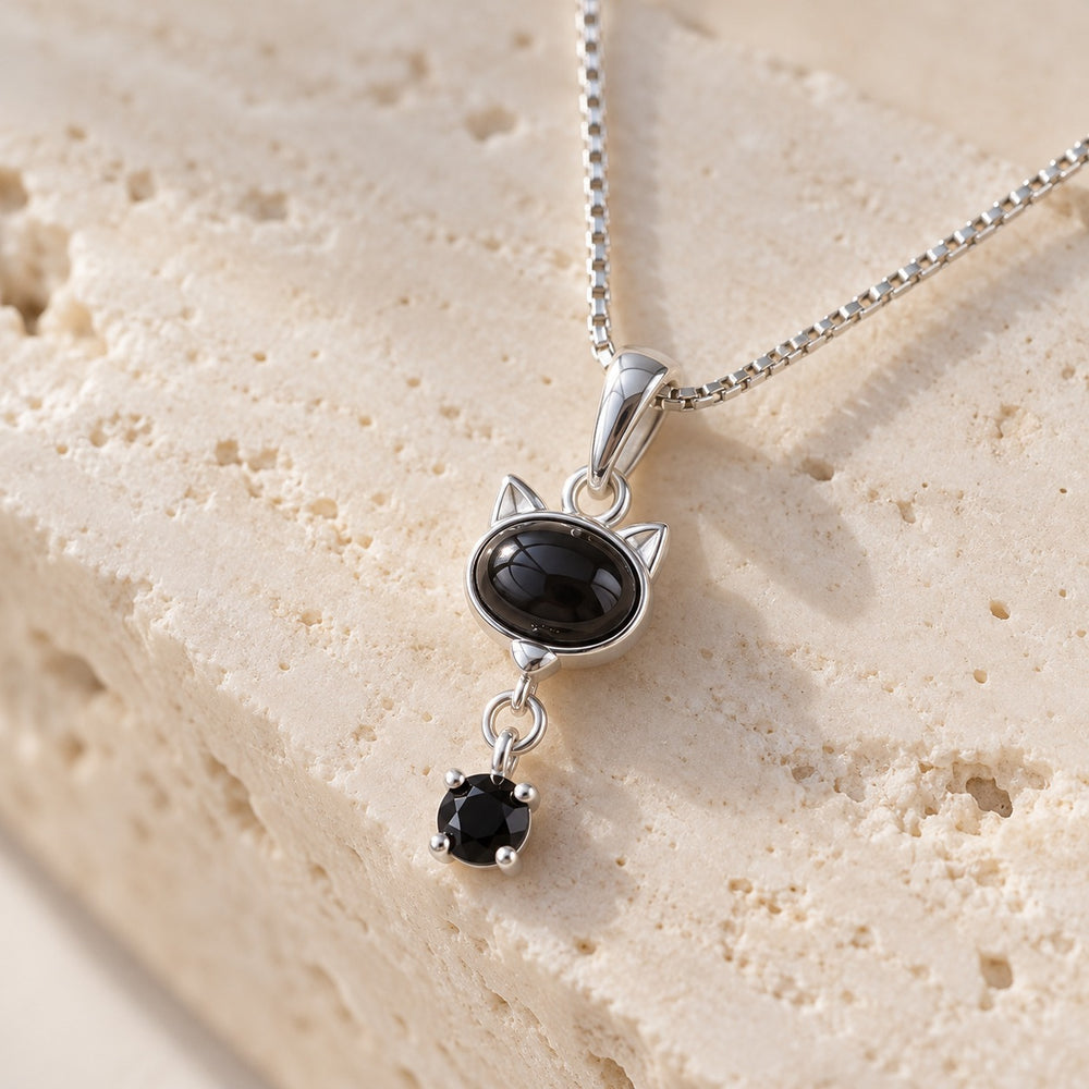 Cận cảnh mặt cáo cabochon đen và đá đen treo 6299BL