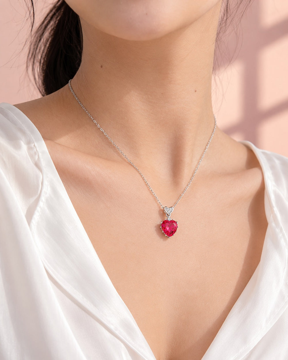 Dây chuyền tim đỏ 6301SV khi đeo