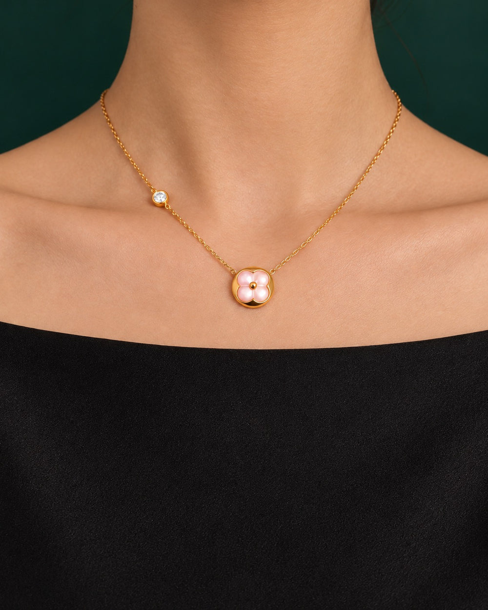 Four Leaves Round Necklace Pink - 6449PI - ảnh đeo
