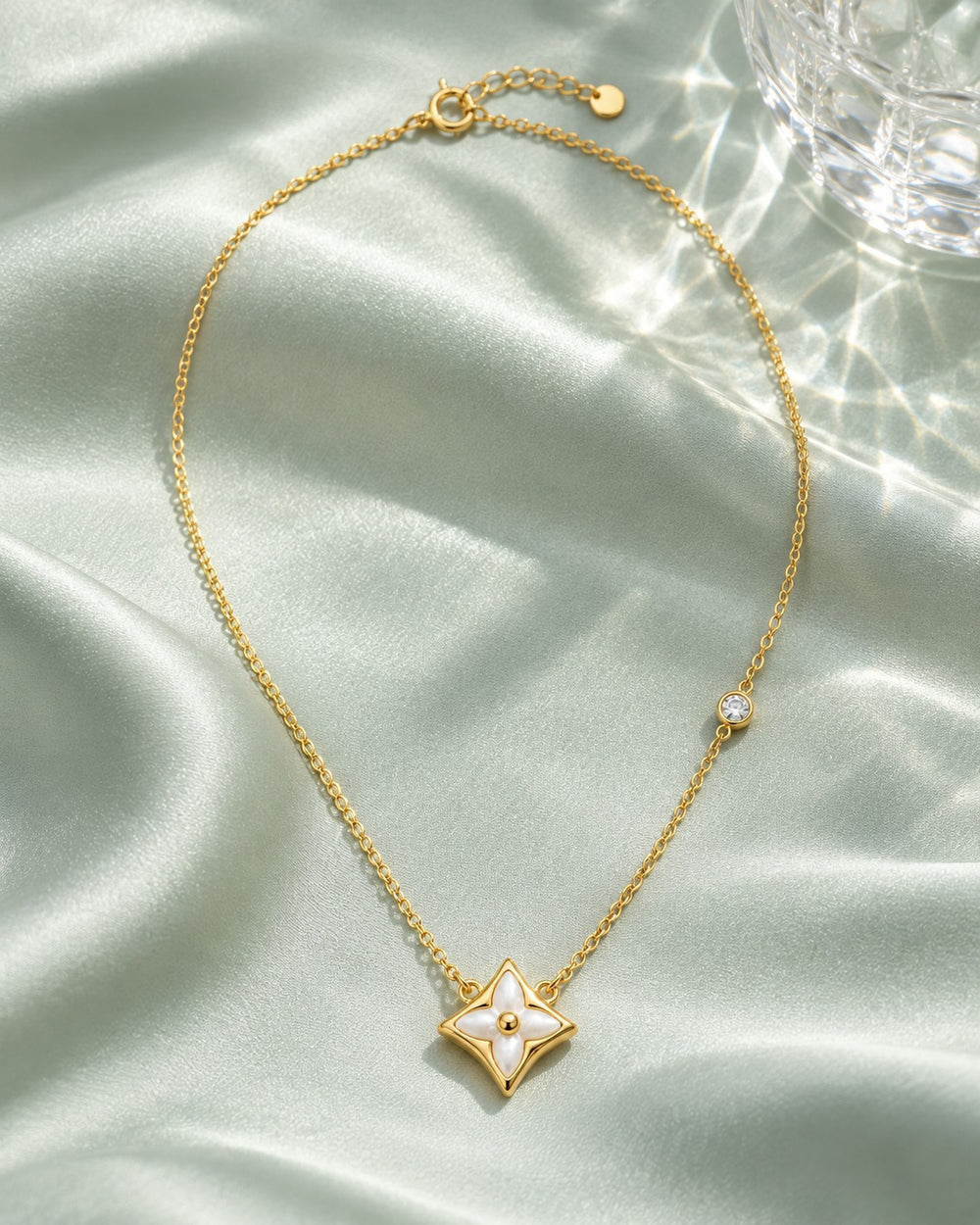 Four Leaves Star Necklace White - 6450WH - ảnh bối cảnh