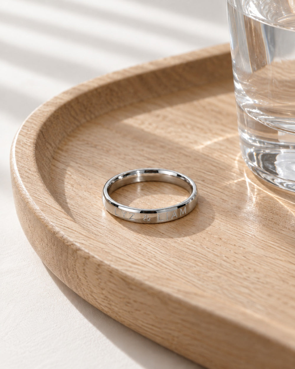 Lyz & Liam Classic Eternity Rings - ảnh bối cảnh