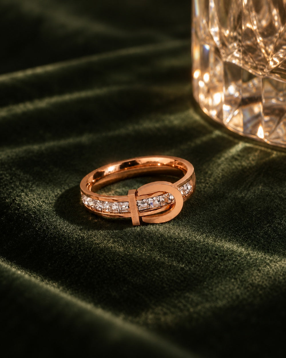 Love Forever Crystal Ring Rose Gold - ảnh bối cảnh