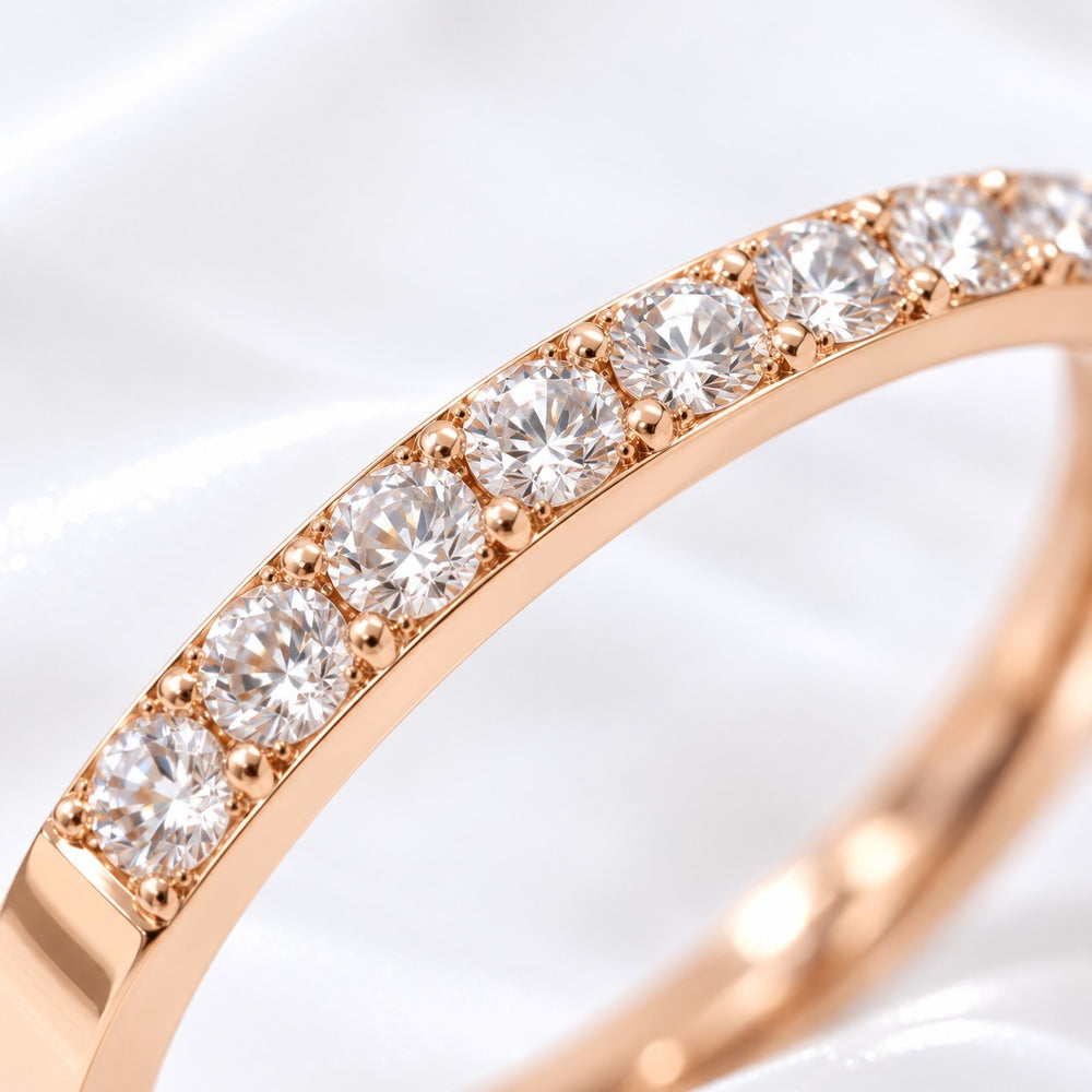 Lyz & Liam Semi Eternity Ring - cận hàng đá