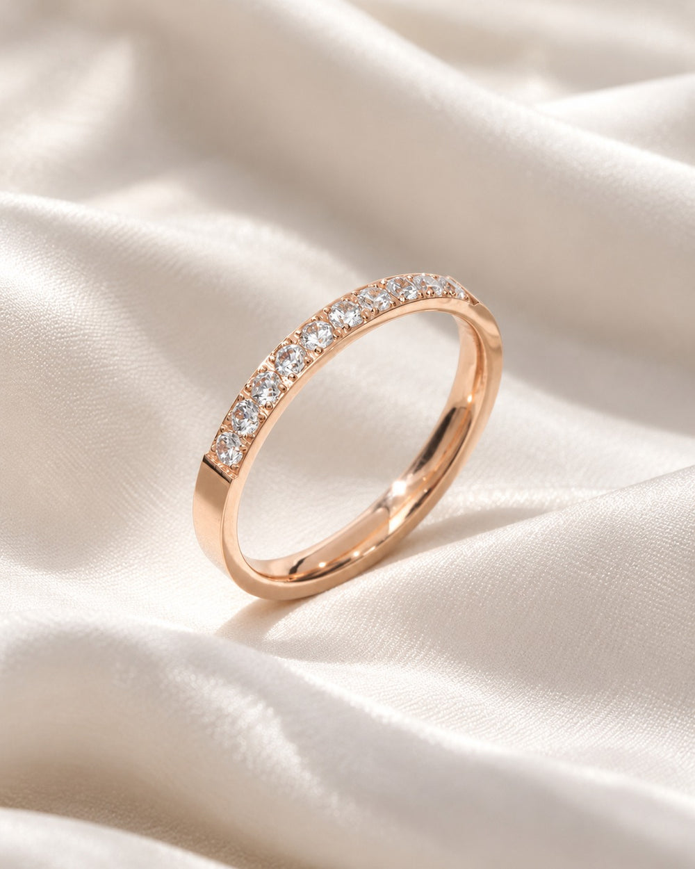Lyz & Liam Semi Eternity Ring - ảnh phong cách