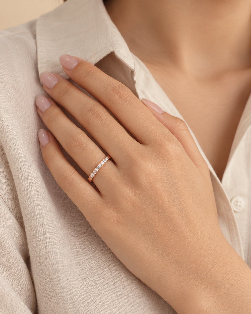 Lyz & Liam Semi Eternity Ring - ảnh đeo