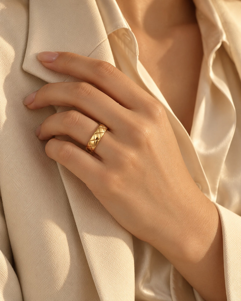 Crush Ring Gold đeo tay