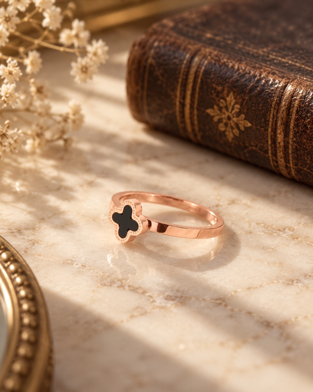 Lucky Four Leaf Ring Rose Gold - ảnh bối cảnh
