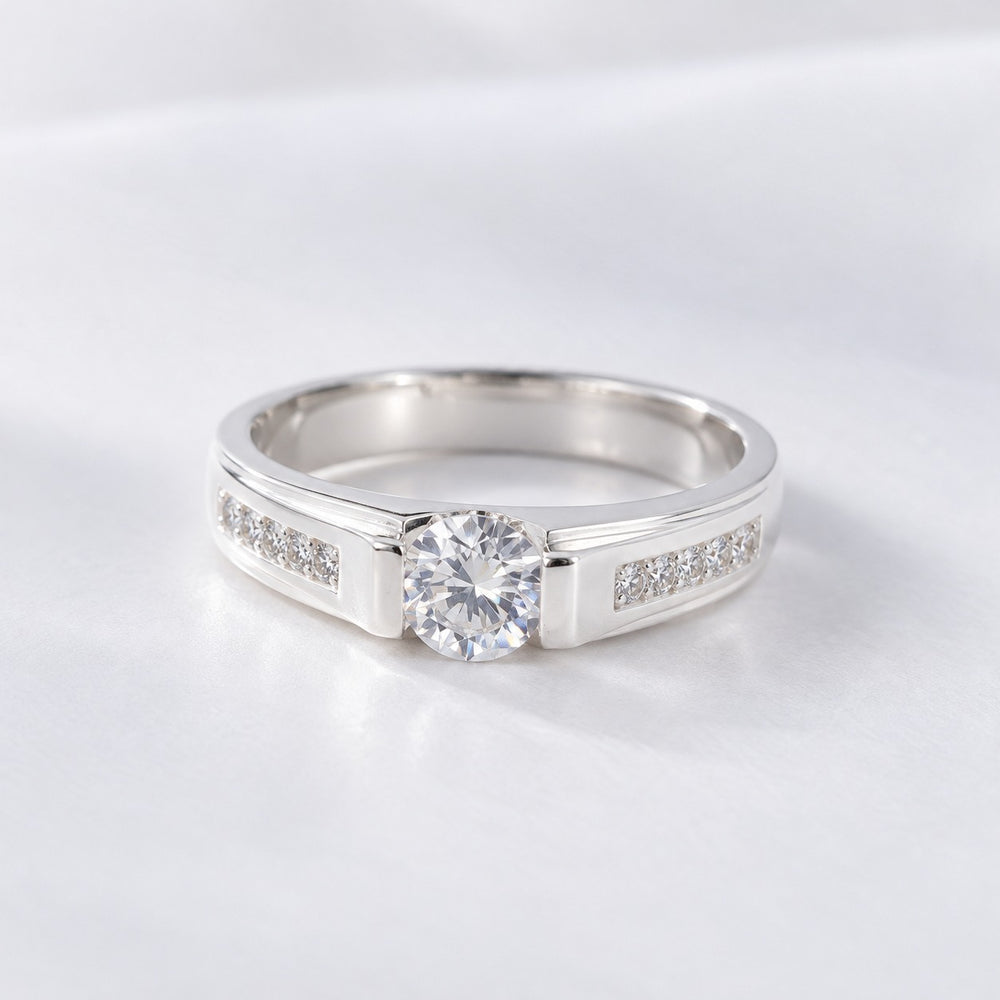 Nhẫn Romantic Couple 8242SV LAMY bạc, đá chủ kẹp giữa hai khối và rãnh đá hai vai, ảnh chính nền trắng