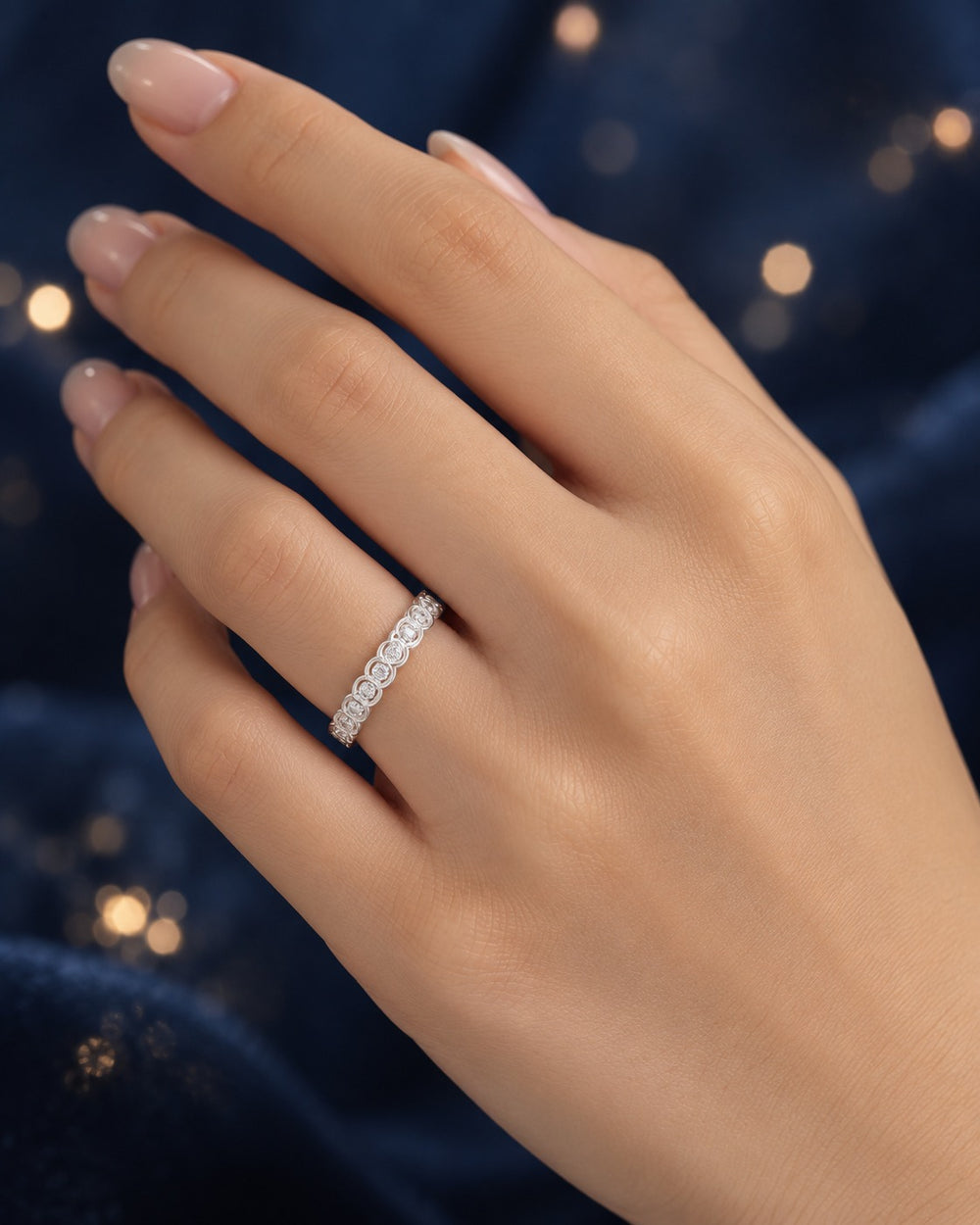 Nhẫn đồng xu bạc 8272SV khi đeo