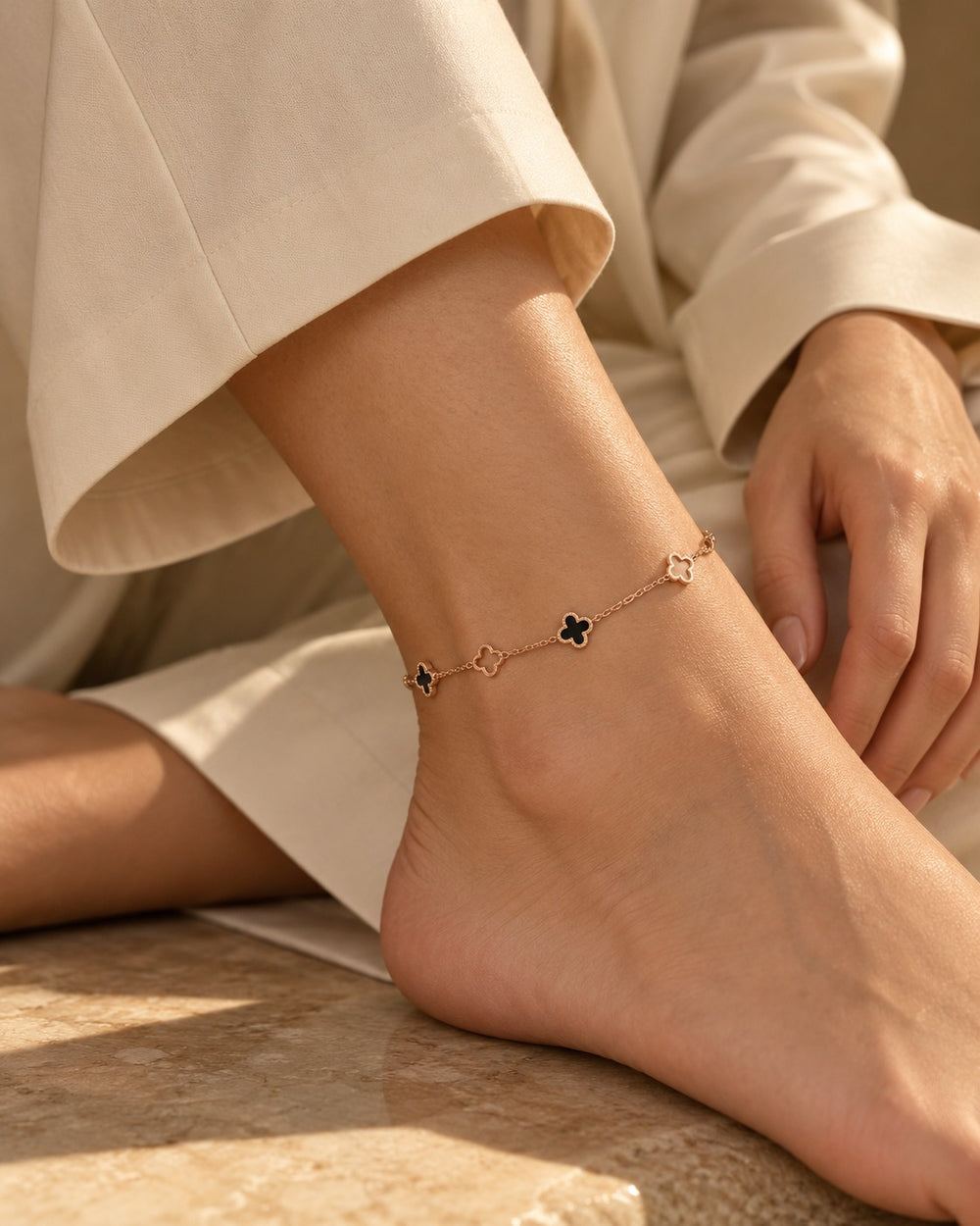 Clover Shell Inlay Anklet Rose Gold - ảnh đeo