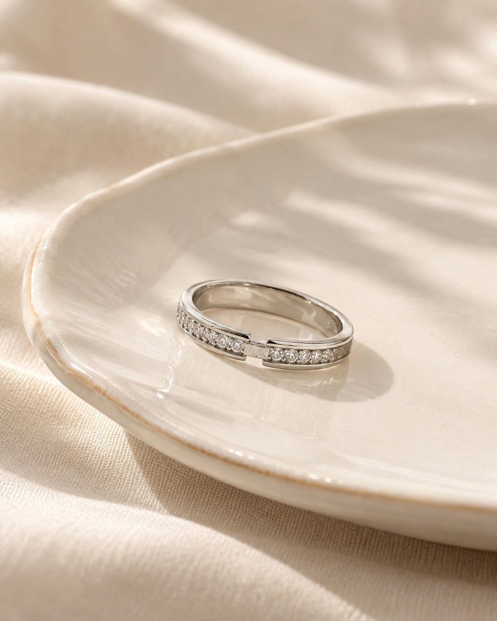 Lyz & Liam True Crystal Link Rings Stone - LL8013, LL8012/LL8013, LL8013 - ảnh bối cảnh