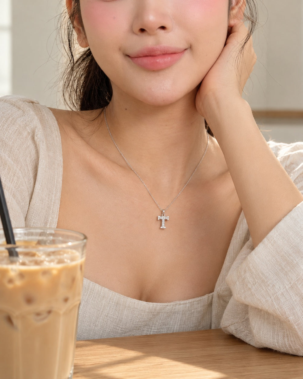 Sparkling Alphabet T Necklace đeo cổ