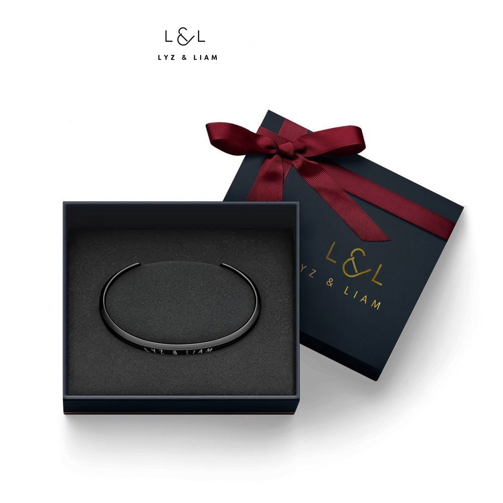 Lyz và Liam Classic Cuff Black, vòng cứng đen