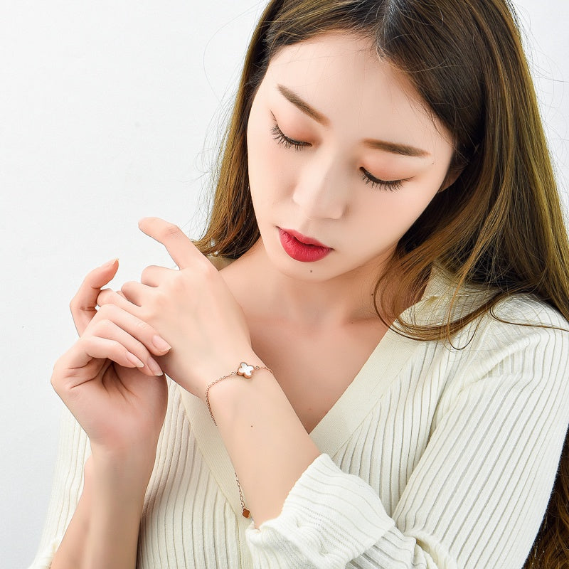 Clover Double Sided Bracelet Rose Gold - 2023RG đeo tay
