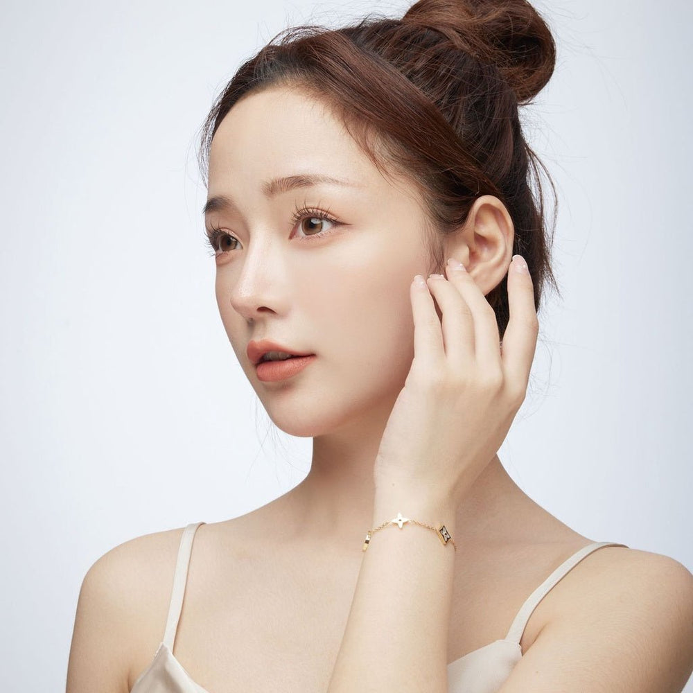 Four Leaf Flower Bracelet Rose Gold White
