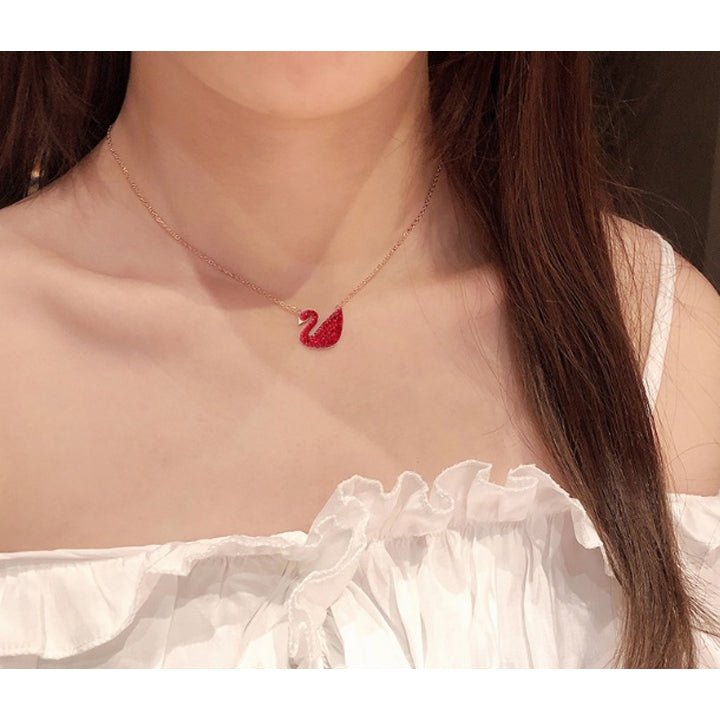 Iconic Swan Necklace Gold Red