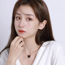 Dây chuyền nữ Iconic Swan Necklace Black.RG CDE6051BL