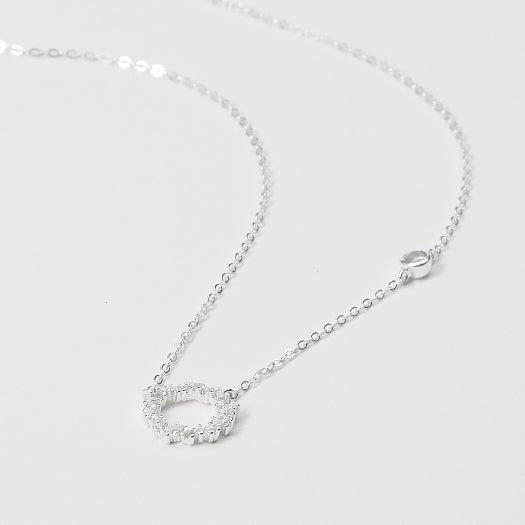 Silver Legendary Blue Sea Necklace, mặt vòng tròn nhỏ viền đá