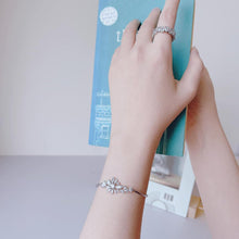Vòng tay LAMY Gema Bangle Flower White Bracelet CDE2076